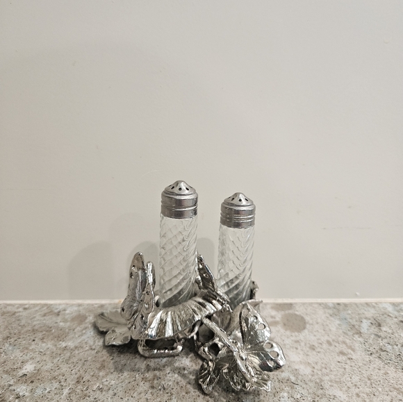 Arthur Court Other - NIB. Arthur Court Butterfly Salt and Pepper Shaker Set Marked Year 2000